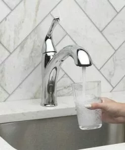 Tuscany® Barstow One-Handle Pull-Out Chrome Kitchen Faucet -Tuscany Shop 903 10515CH Lifestyle Filling Glass